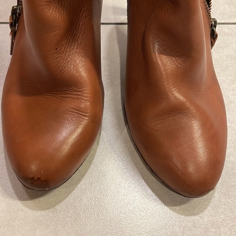 Coach woman’s high heeled booties - Picture 5 of 16